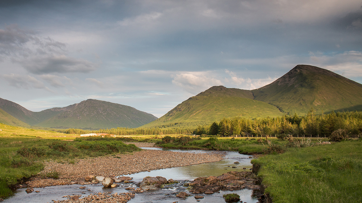 The Sound of Mull stretches along one side of the island's coast, with treasures including Grasspoint, Salen, Tobermory and even dive sites to be enjoyed!