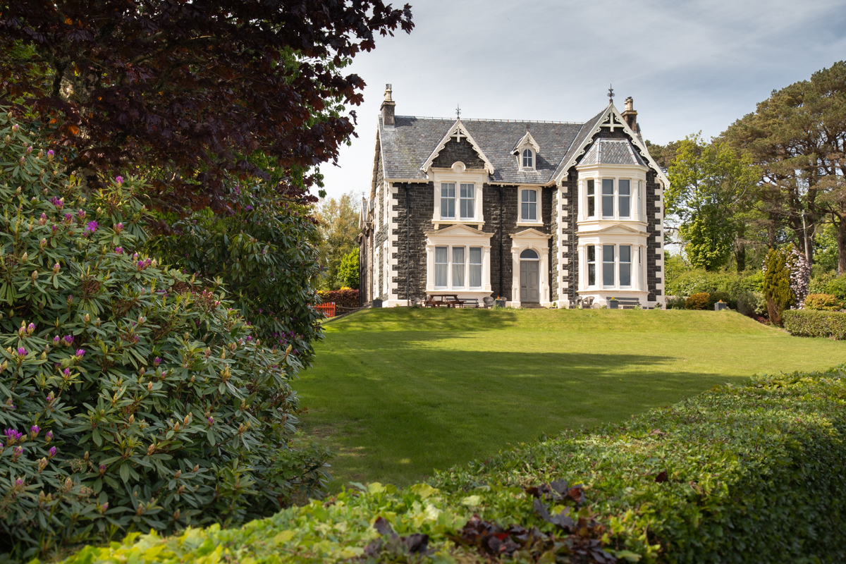 Discover nine of the most unique Isle of Mull holiday houses for special occasions, whether a large family gathering or luxury couple's retreat for two.