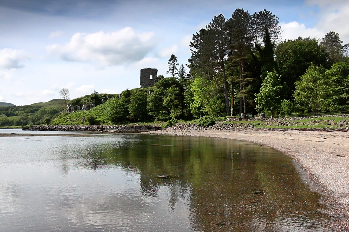 Port an Tobire beach is tucked beneath a ruined castle on Mull's east coast