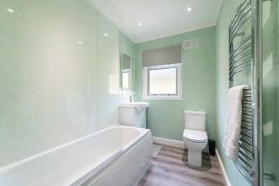 The family bathroom serves the master bedroom with a beautiful modern finish