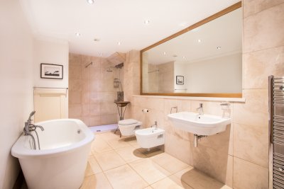 Deep bath and large shower unit in the master ensuite