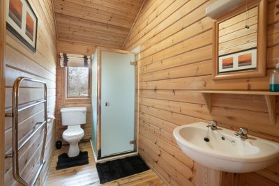 The small shower room for Fors Lodge