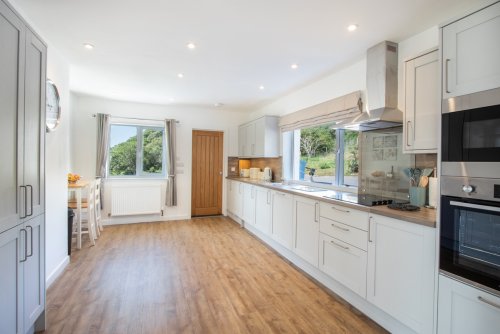 Modern, bright and well appointed kitchen