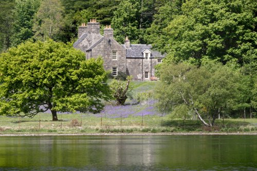 Macquarie House setting on the shore of Loch Ba