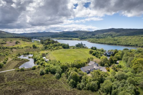 Mucmara Lodge will wow guests with its stunning surrounds, with Loch Cuin and the Quinish Estate nearby and a loch in the garden!