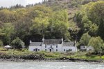 The Craignure Inn, an old drovers pub serving meals and drinks