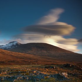 Lenticular cloud on Ben More at sunset