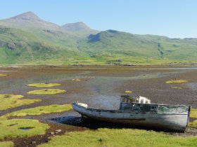 The shores of Loch Scridain with Ben More in the background