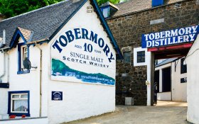 The distillery in Tob