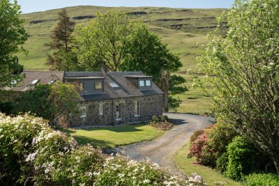 Sweeping driveway leads you down past the owner's accommodation to Achnacraig