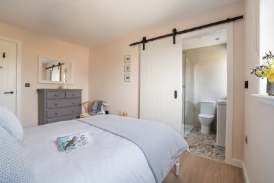Both bedrooms are en-suite at An Taigh Cuil