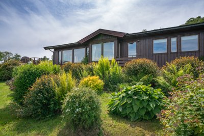 Attractive plants surround the lodge