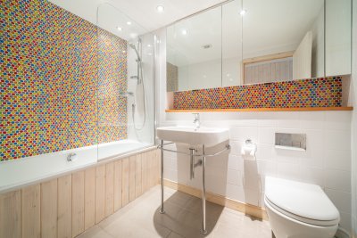 Main family bathroom in Bookend Cottage