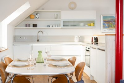Enjoy a meal in this superb cottage