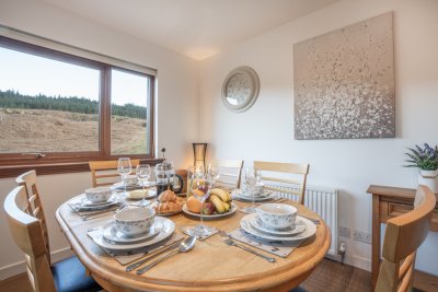 Peaceful rural views to frame your mealtimes