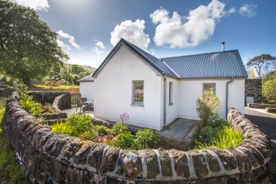 The enclosed patio area at Burn Cottage