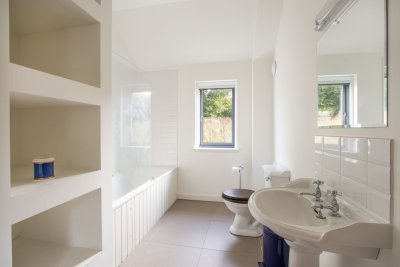 Family bathroom at Burn Cottage