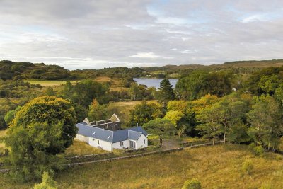 Burn Cottage and its setting by Loch Cuin