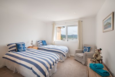 Ground floor twin bedroom at Caber Feidh