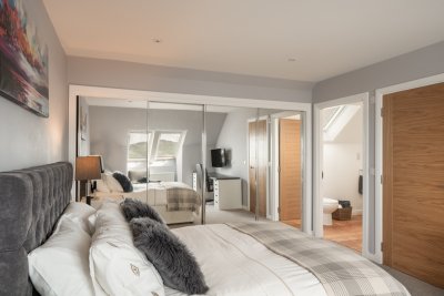 Fittted wardrobes and another en-suite bathroom