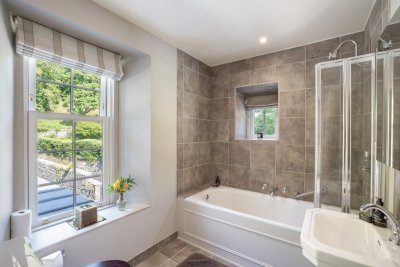 Family bathroom on the first floor