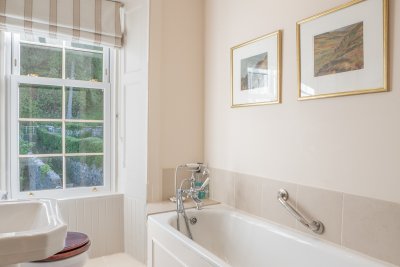 Family bathroom on the first floor