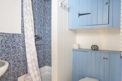 The en-suite shower room leads off the bedroom