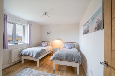 Cosy twin bedroom at Ceann na Fhaurain