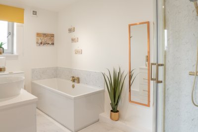 The well-appointed en-suite bathroom