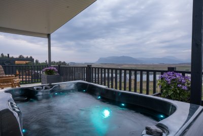 The hot tub will prove irresistible!