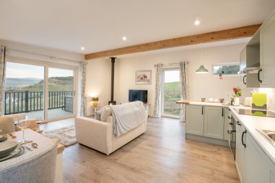 Triple aspect windows pour natural light in