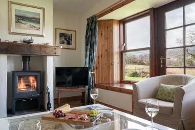 Make yourselves at home in this well-presented character cottage