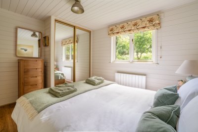Fitted wardrobe and chest of drawers for storing belongings