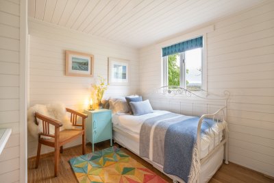 The single bedroom has lovely views to the surrounding hills