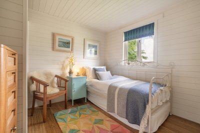 The single bedroom has lovely views to the surrounding hills