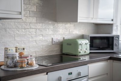 Beautifully appointed kitchen