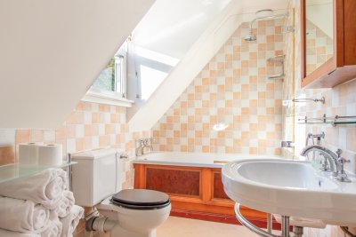 Family bathroom upstairs