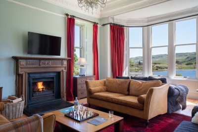 A sociable layout that proves comfortable in all seasons