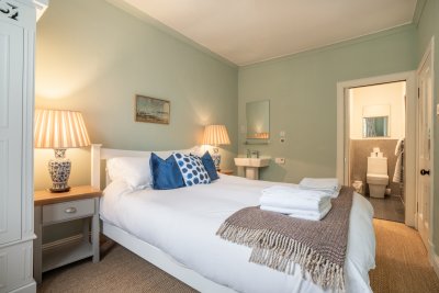 Make use of the en-suite bathroom and enjoy a luxury experience