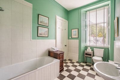 5 bedrooms and 5 bathrooms means no need to share