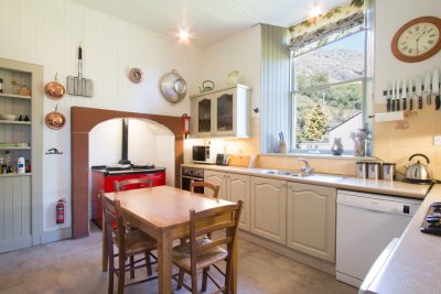 The kitchen in Craig Ben Lodge