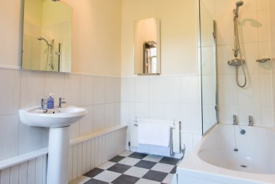 En-suite bathroom