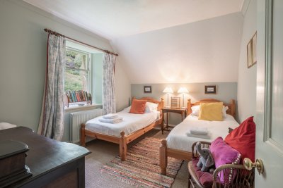 The second twin bedroom in Craig Ben Lodge