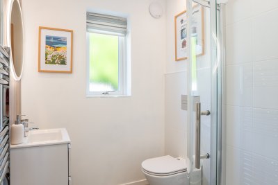 The contemporary shower room at Cuan