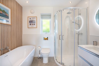 Beautifully appointed en-suite to the master bedroom
