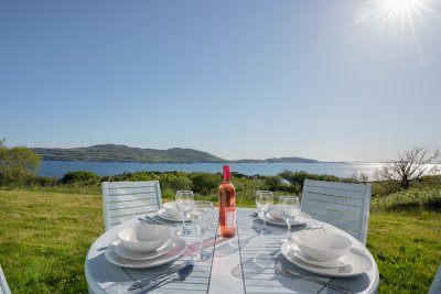 Dine alfresco and you'll never feel far from the sea