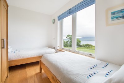 Twin bedroom in the property