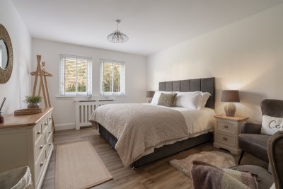 Beautifully furnished ground floor double with garden views