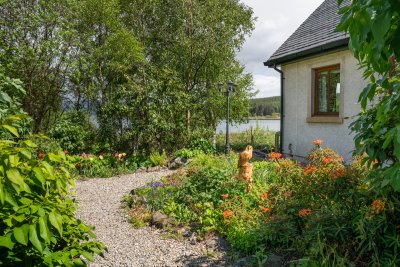 Pretty pathway leads from the parking area to the entrance to Daisy Cottage at Corry Meadows