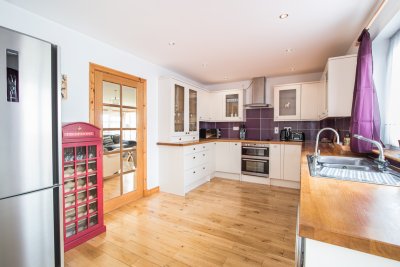 Excellent family kitchen with modern appliances